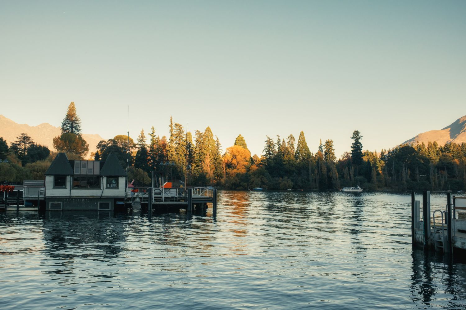 ワカティプ湖（Lake Wakatipu）の画像